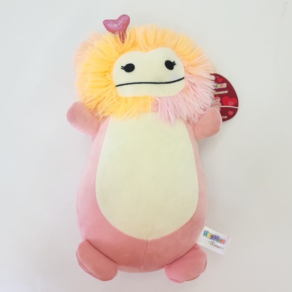 Squishmallows Hug Mees Caparinne Pink Bigfoot Valentine Plush 10 Inch NWT